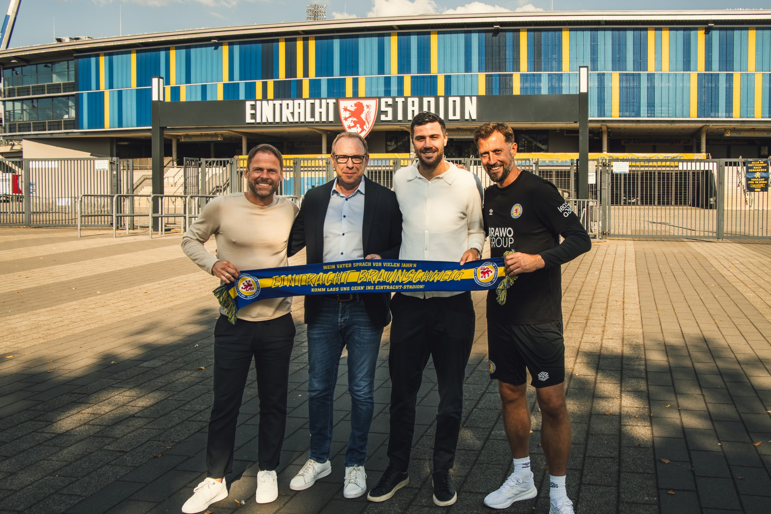 Öffentliche Versicherung Braunschweig bleibt Premium- Partner der Eintracht