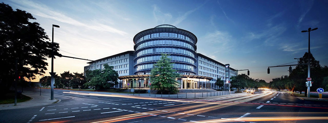 Außenaufnahme der Unternehmenszentrale der Öffentlichen Versicherung Braunschweig