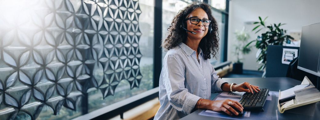 Mitarbeiterin im Schnell-Service der Öffentlichen Versicherung Braunschweig