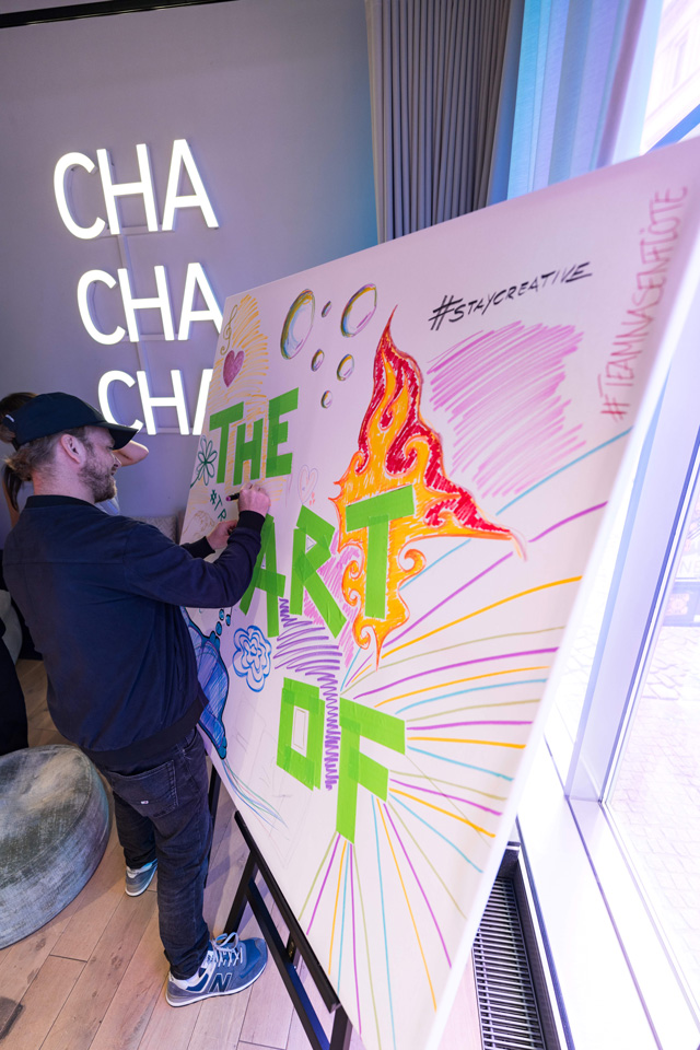 Ein handgemaltes Bild mit dem Schriftzug "the art of" in der Mitte