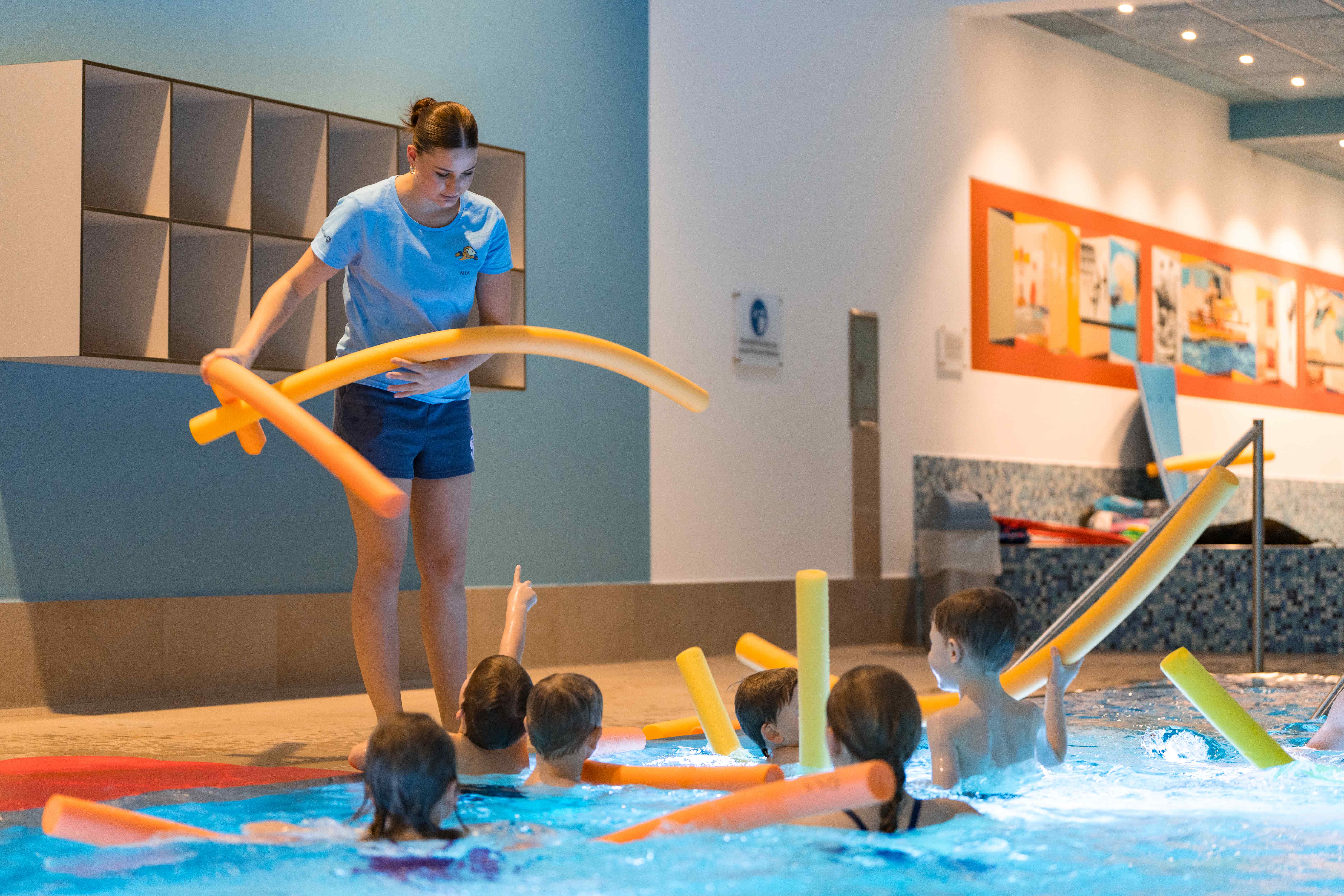 Schwimmtrainerin Mia bei "Braunschweig schwimmt"