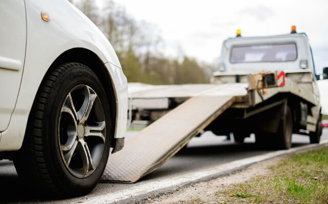 Auto wird abgeschleppt, Fahrer erhält Unterstützung durch den Schutzbrief der Öffentlichen Braunschweig