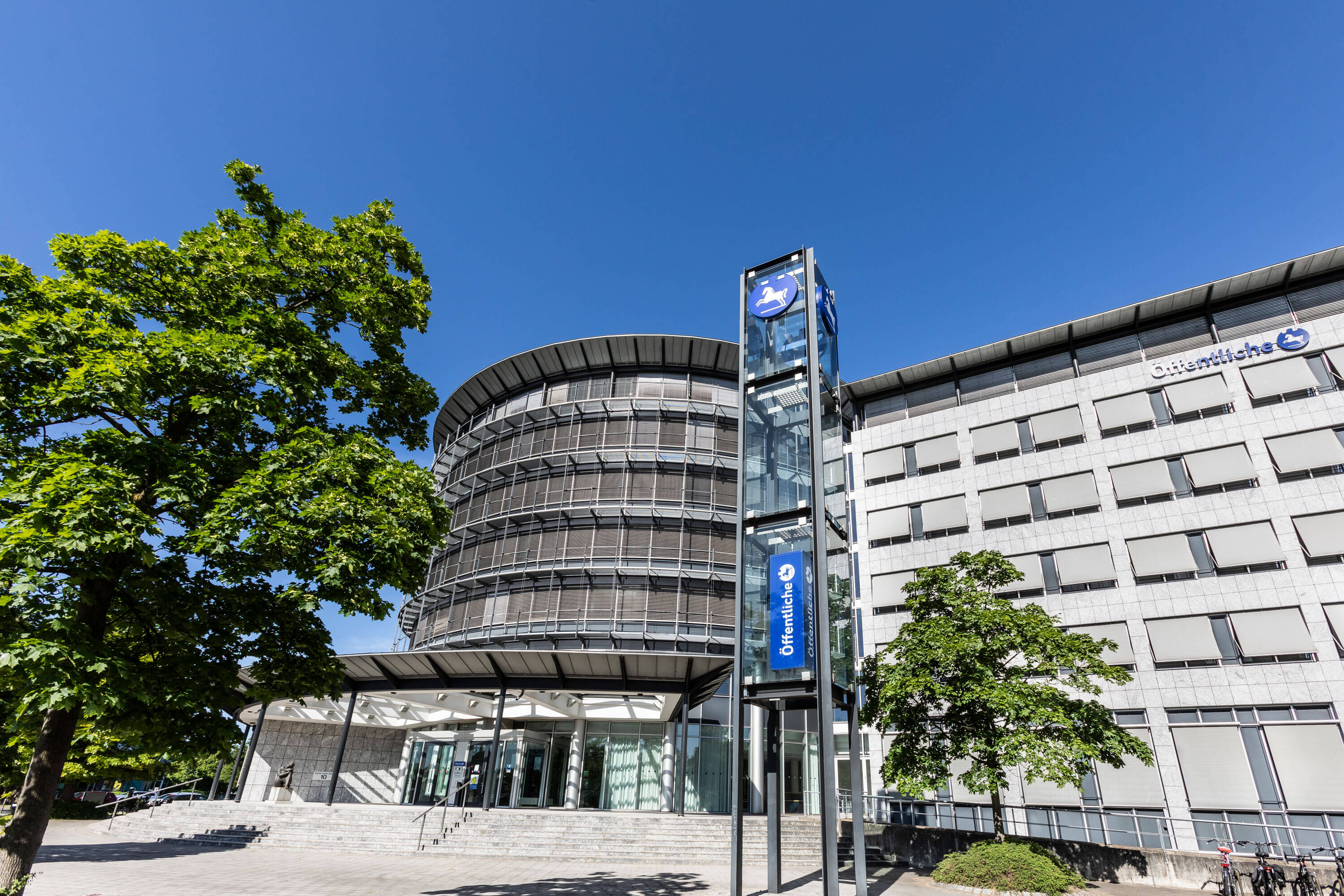 Hauptgebäude Außen