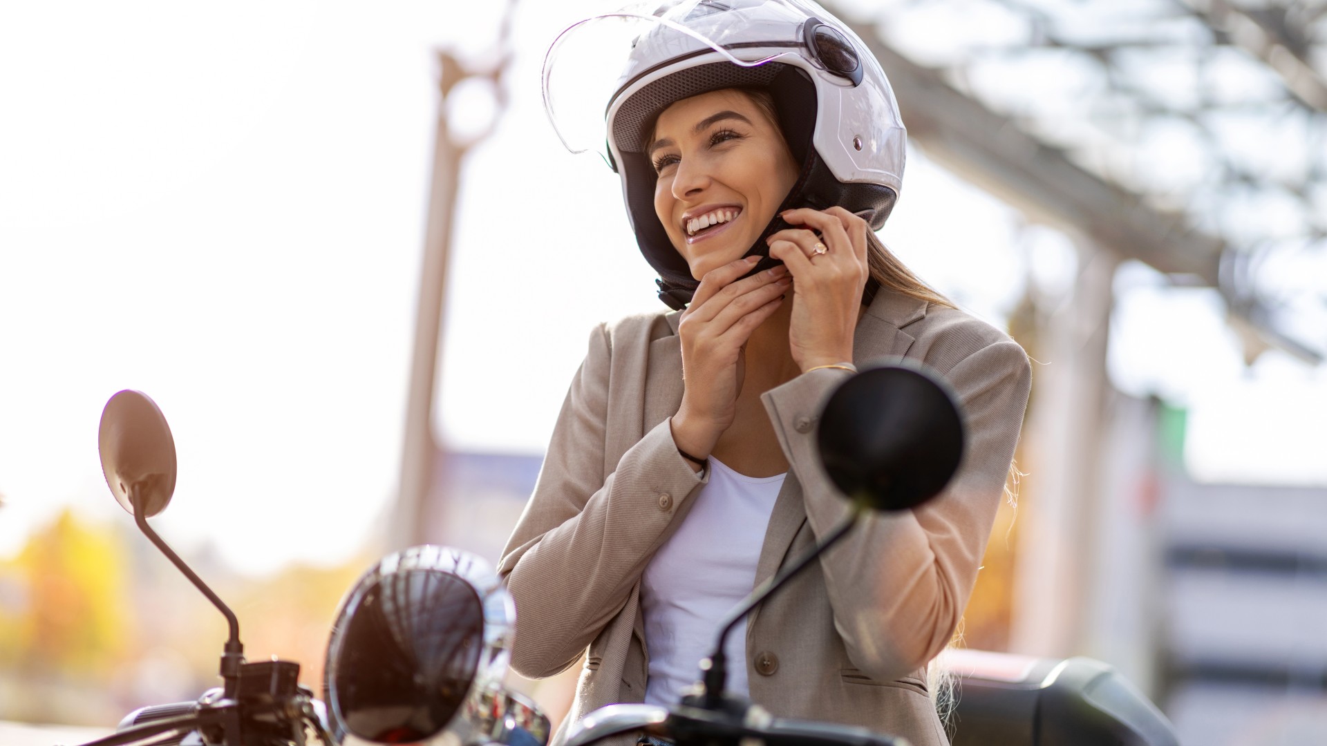 Frau auf einem Roller