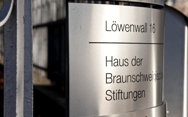 stiftung_schild