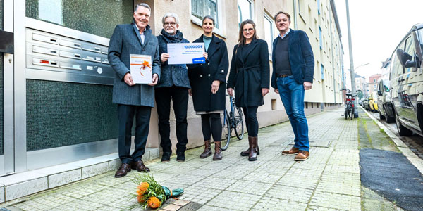 Illustration-Spendenübergabe-Stolpersteine-teaser